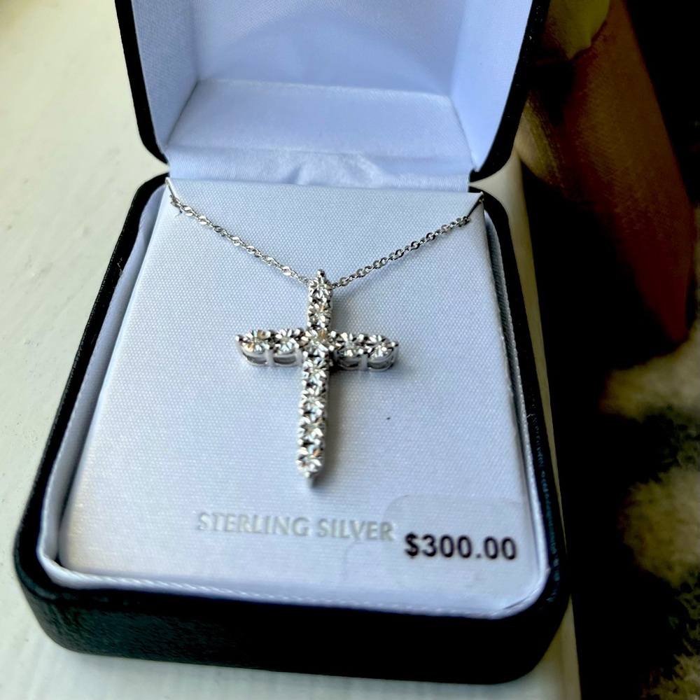 Belk & Co Fine Jewelers Cross Diamond Necklace New! Original $300